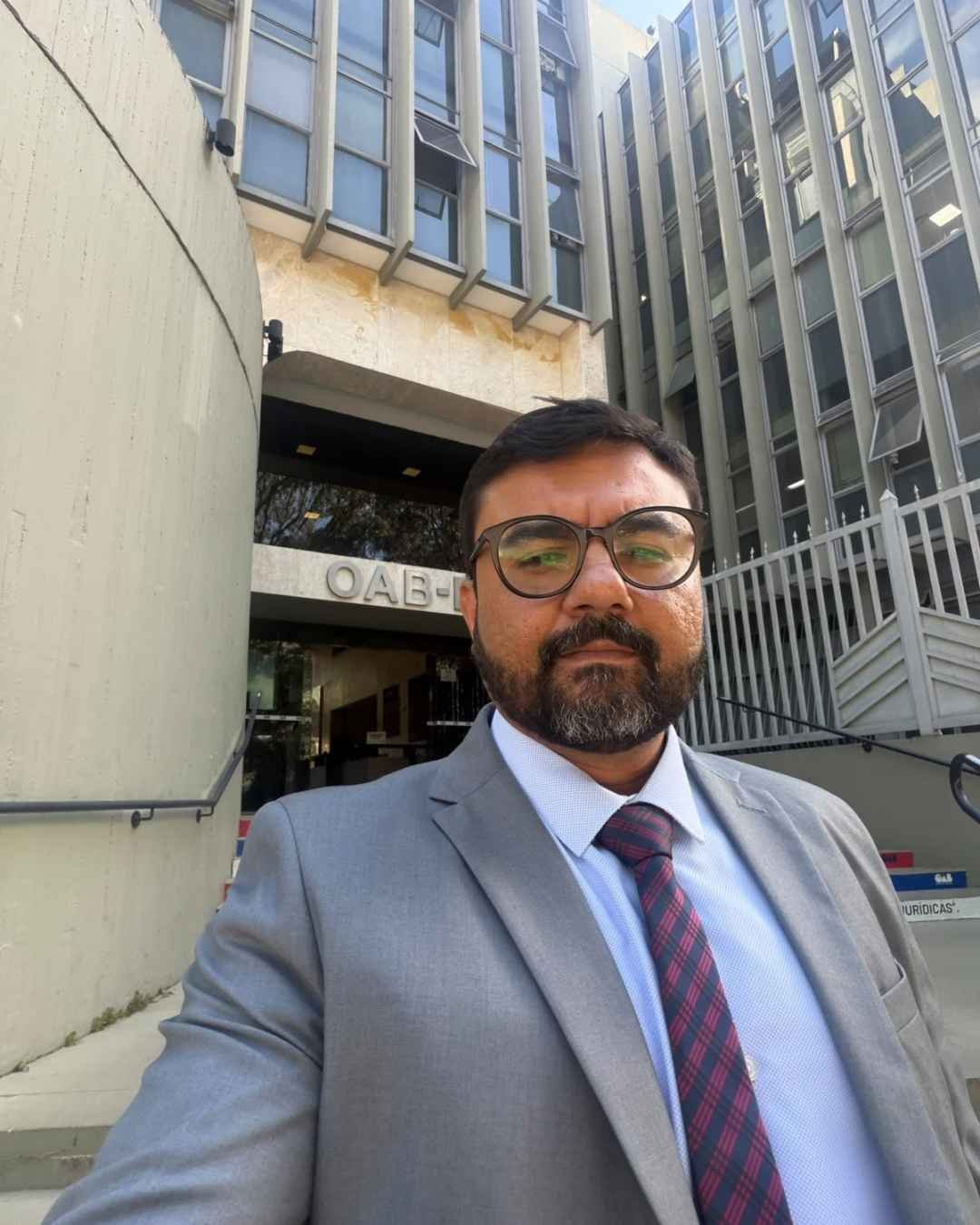 Dr. Henri Pinheiro — advocacia especializada em direito imobiliário em Brasília